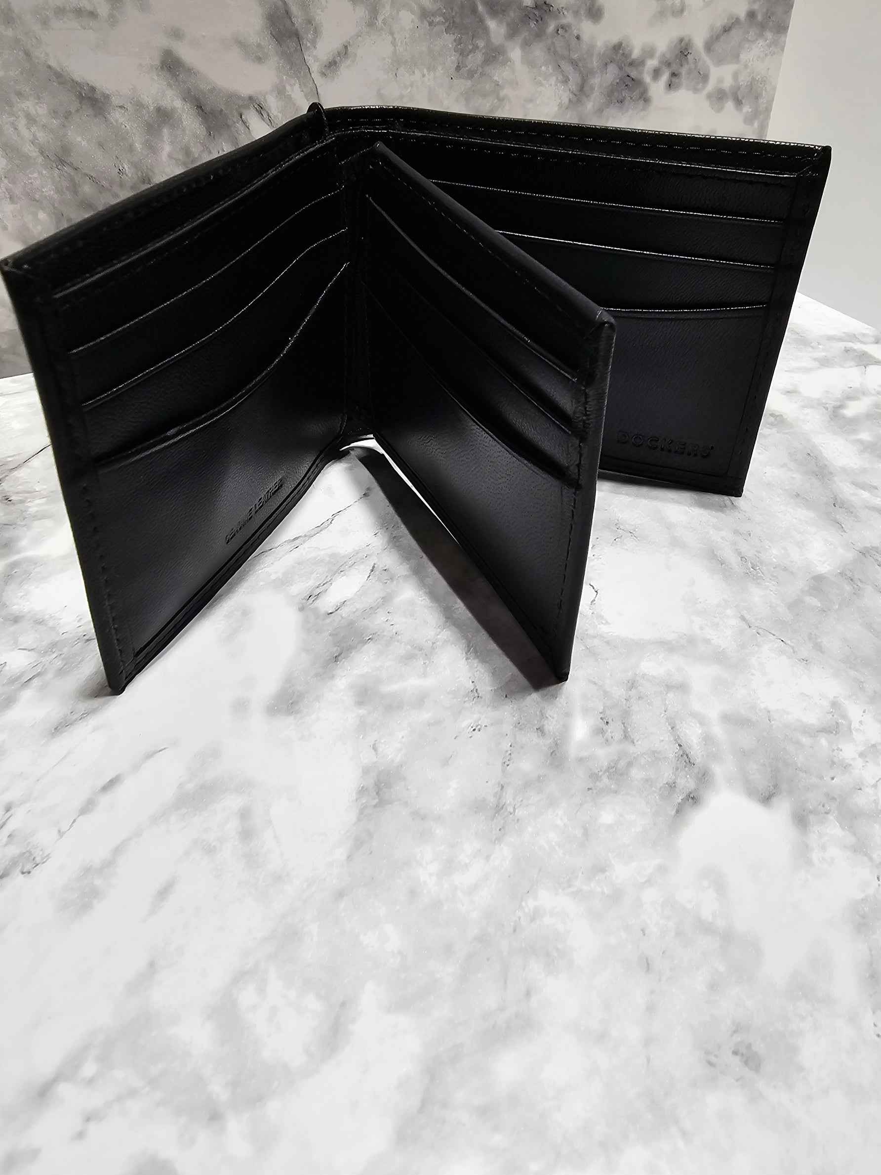 Dockers Men's Genuine Leather Bifold Wallet - Extra Capacity Black