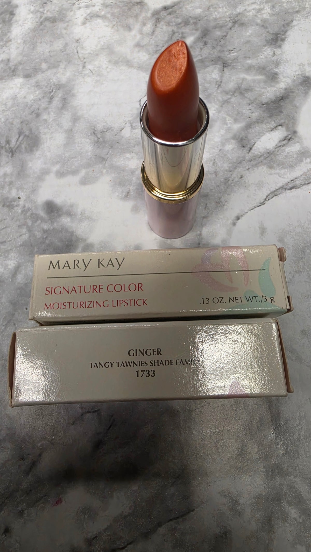 Mary Kay Signature Color Moisturizing Lipstick - 0.13 oz. (3 g) Vintage New in Box