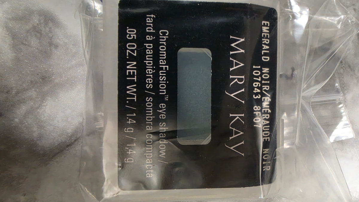 Mary Kay ChromaFusion Emerald Noir 107643 1.4 g refill packaging photographed from the front