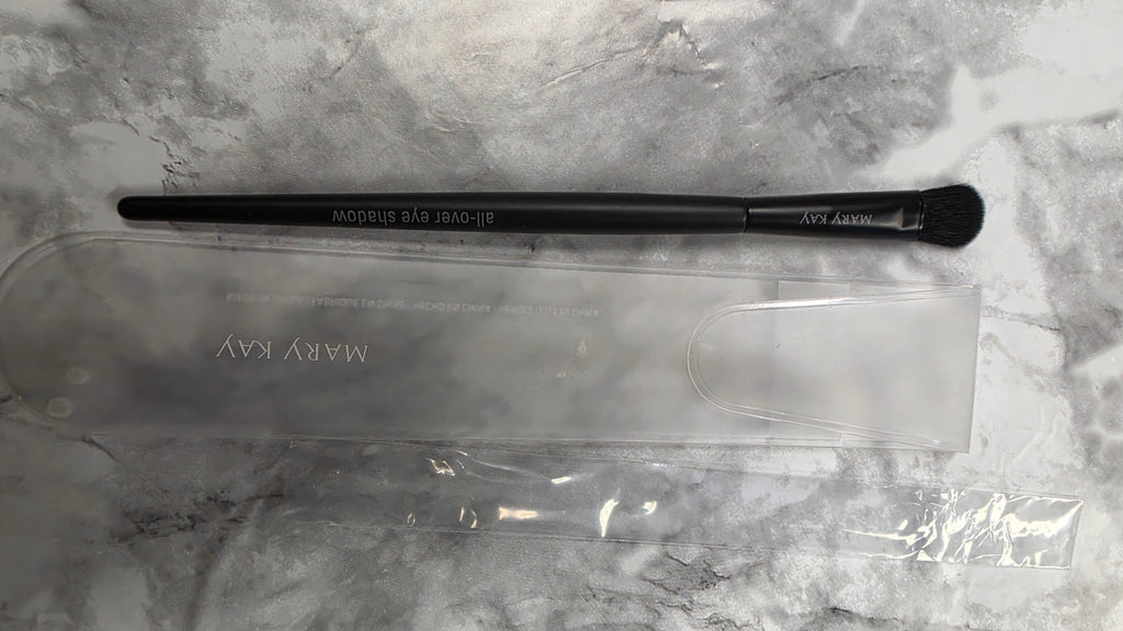 Actual stocked Mary Kay All-Over Eye Shadow Brush full size in frosted protective sleeve