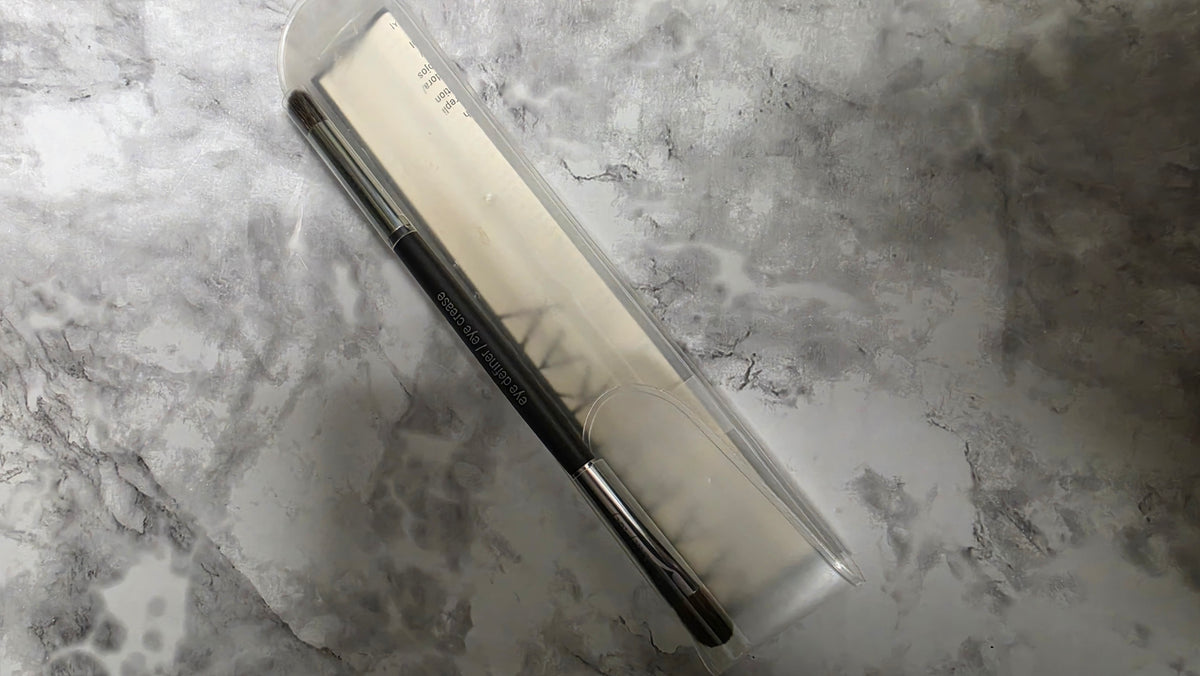 Actual stocked Mary Kay Dual-Ended Eye Definer and Eye Crease Brush in clear travel case