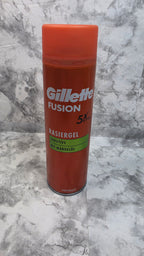 Front of an orange Gillette Fusion Sensitive shave gel can with German labeling, 200 mL