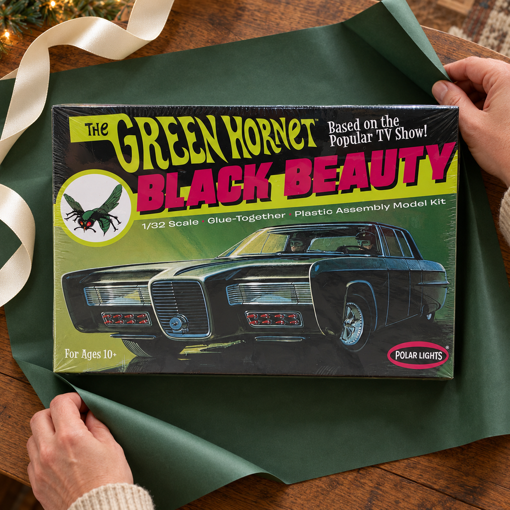 Polar Lights Black Beauty 1/32 model kit box in a gift-wrapping scene; wrapping materials are not included.