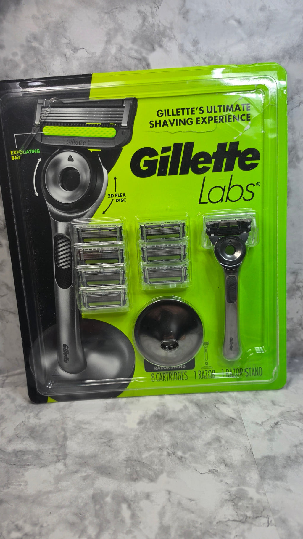 GilletteLabs Exfoliating Bar Razor Kit, 1 Handle + 8 Cartridges + Magnetic Stand