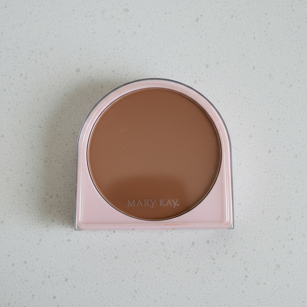 Close view of Mary Kay Endless Performance Crème-to-Powder Foundation compact in Bronze 2