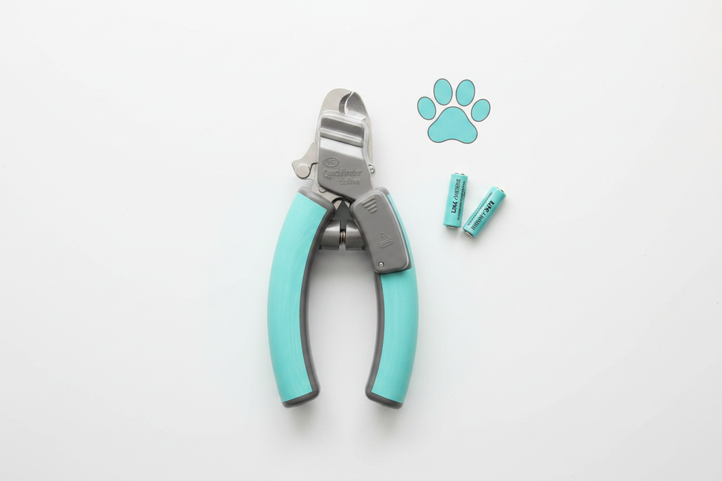Miracle Care QuickFinder Deluxe dog nail clipper flat lay with included LR44 batteries — battery-operated QuickSensor nail clipper ready to use