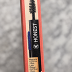Close-up of Honest Beauty Extreme Volume Mascara box label detail
