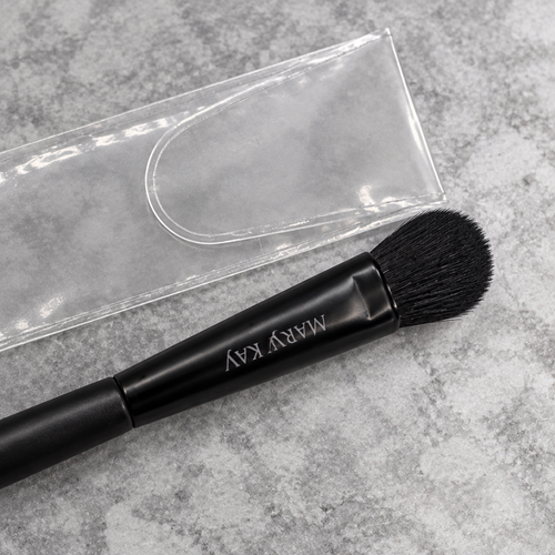 AI close detail of Mary Kay All-Over Eye Shadow Brush bristles and frosted sleeve