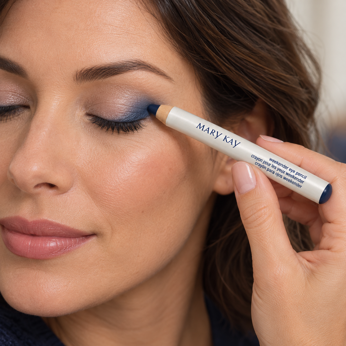 Adult shading the outer eyelid with the Classic Navy eye pencil