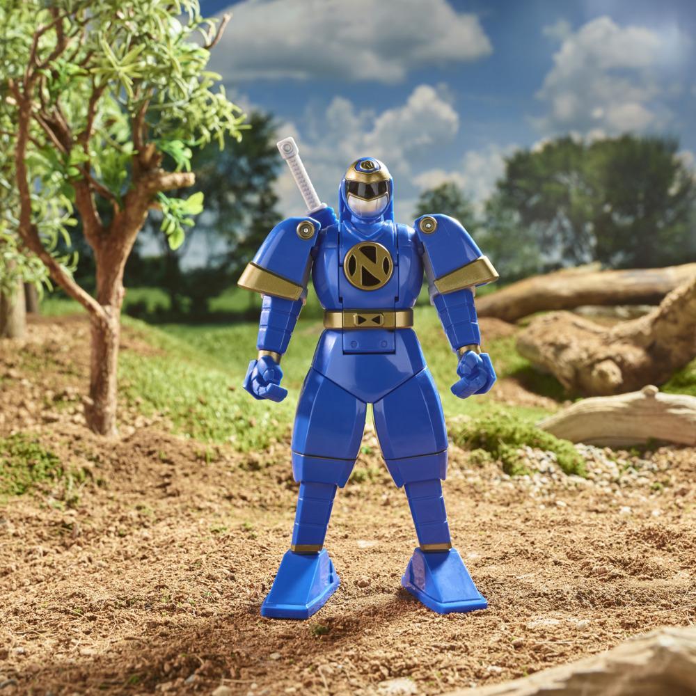 Retro-Morphin Ninjor in ninja mode with its sword stored behind its shoulder in an outdoor diorama.