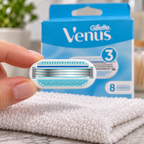 Three-blade Venus Smooth refill held by its white plastic edge