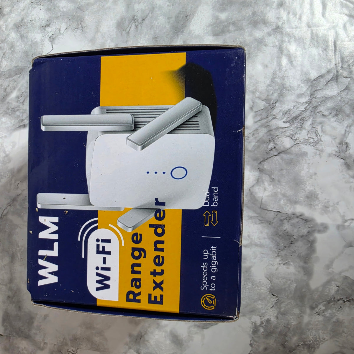 Actual WLM M9 dual-band Wi-Fi range extender in its original box